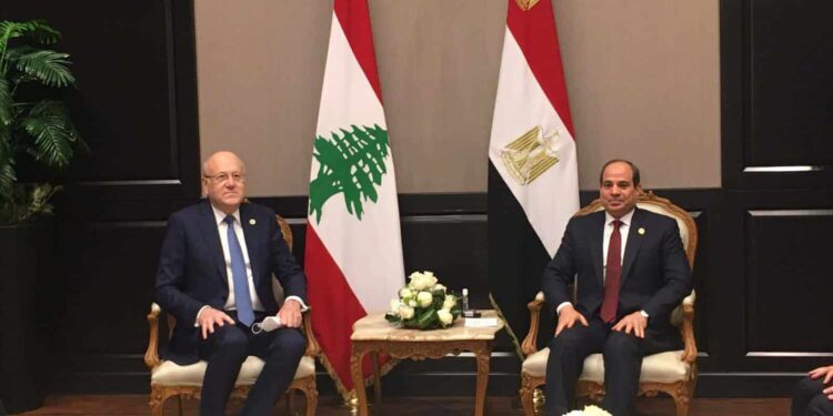 الرئيس عبد الفتاح السيسي ورئيس الحكومة اللبنانية نجيب ميقاتي (وكالات)