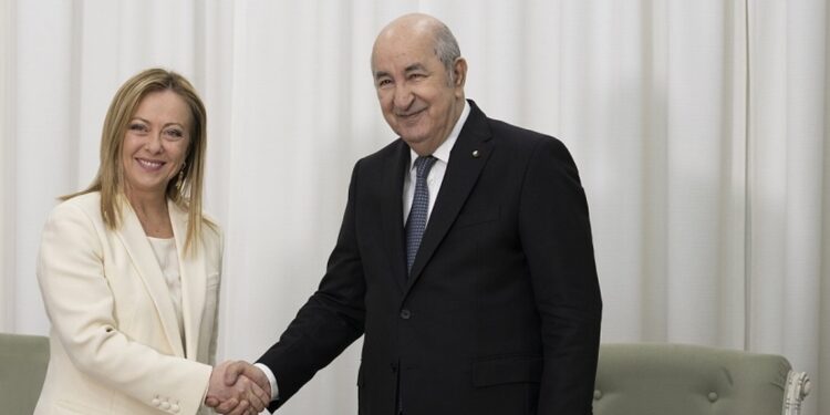 رئيسة الوزراء الإيطالية جورجا ميلوني والرئيس الجزائري عبد المجيد تبون (وكالات)