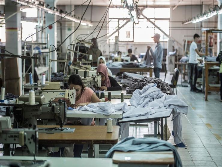 أحد مصانع الملابس في مصر