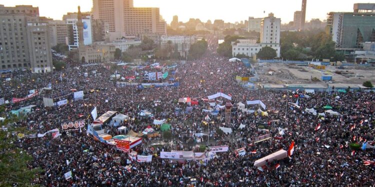 اعتصام الثوار في ميدان التحرير في يناير وفبراير 2011