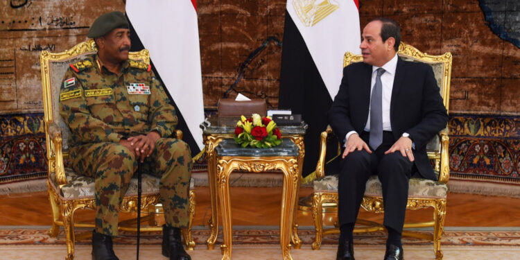 السيسي والبرهان رئيس مجلس السيادة السوداني