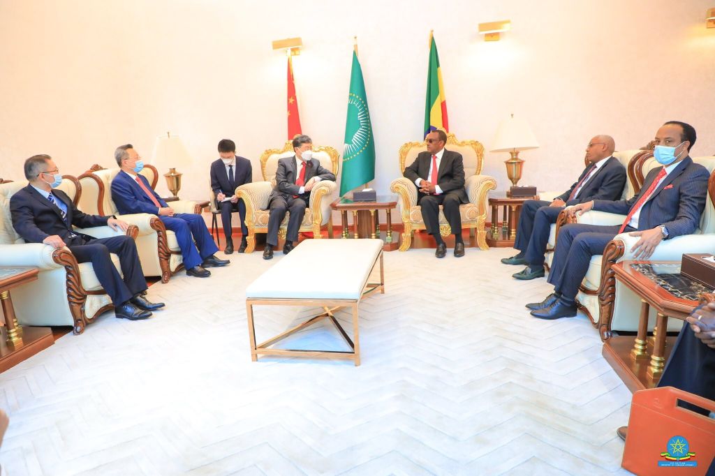 وزير الخارجية الصيني في مقر الاتحاد الأفريقي في العاصمة الإثيوبية