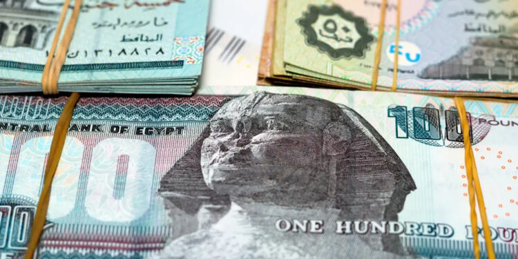 يعاني الجنيه المصري ضغوطا كبيرة أمام معظم العملات الأجنبية
