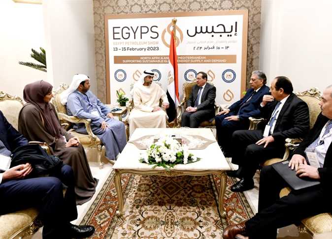 وزير البترول يعقد جلسة مباحثات مع الشيخ منصور محمد الرئيس التنفيذى لشركة مبادلة الإماراتية (وكالات)