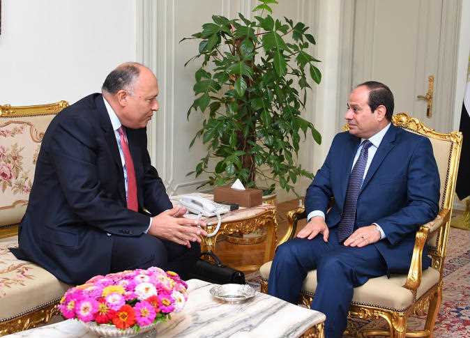 الرئيس المصري عبد الفتاح السيسي ووزير الخارجية سامح شكري (وكالات)