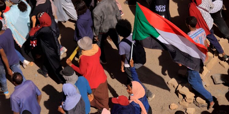 ليست مهمة سهلة.. السودان في مرمى مصالح القاهرة والرياض (وكالات)