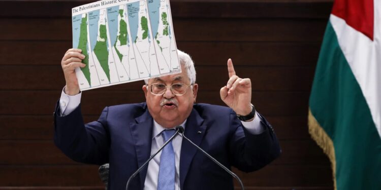 بعد عباس.. أي سيناريو مُحتمل لا يزعزع استقرار فلسطين؟ (وكالات)