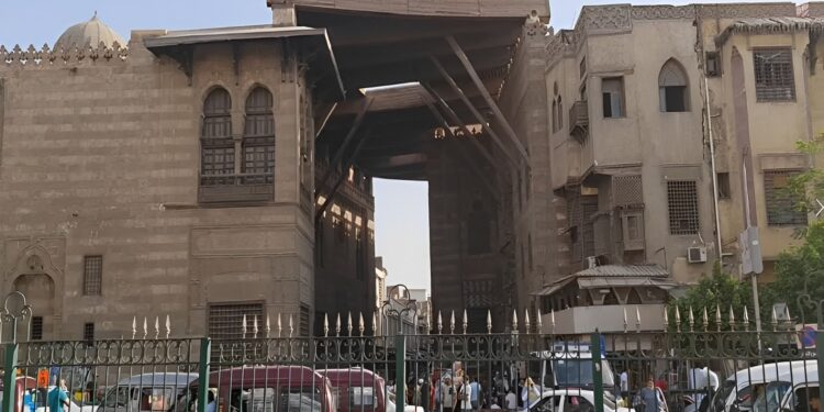 شارع الأزهر بالعاصمة القاهرة (وكالات)