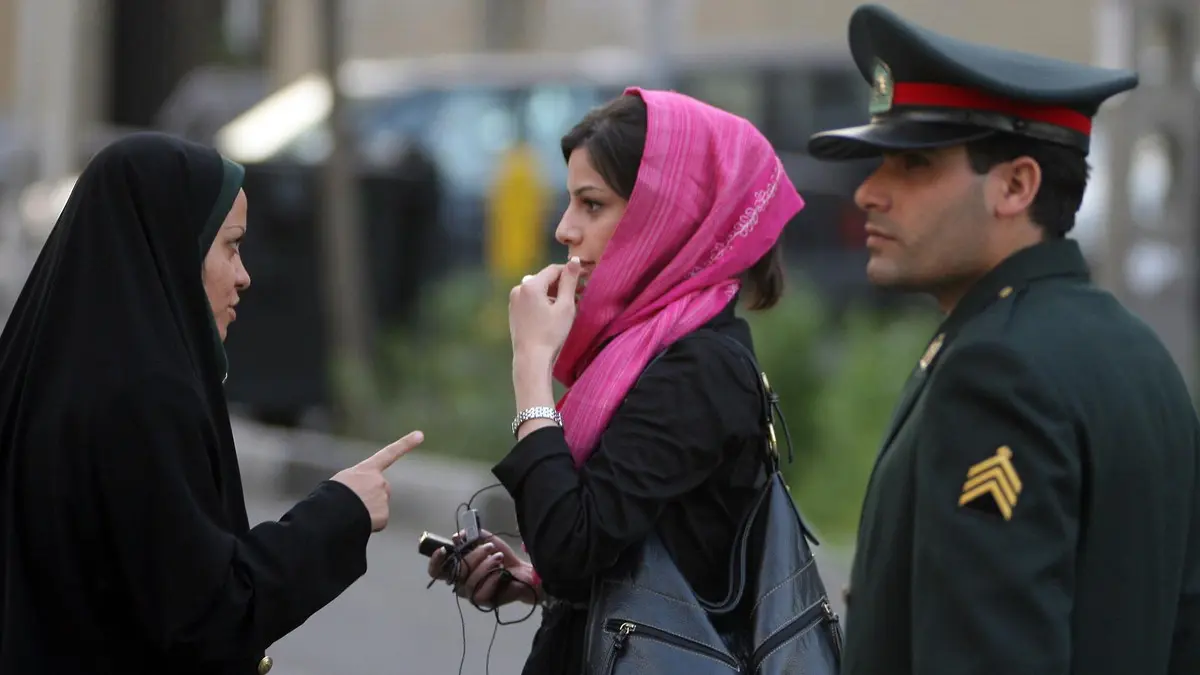 إلزام الإيرانيات بالحجاب