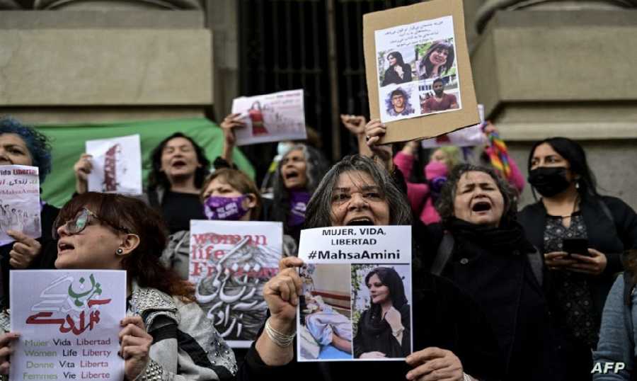 تتعرض النساء في إيران لحملات عنف ممنهجة نظير اشتراكهن في المظاهرات المندلعة في البلاد منذ عدة أشهر