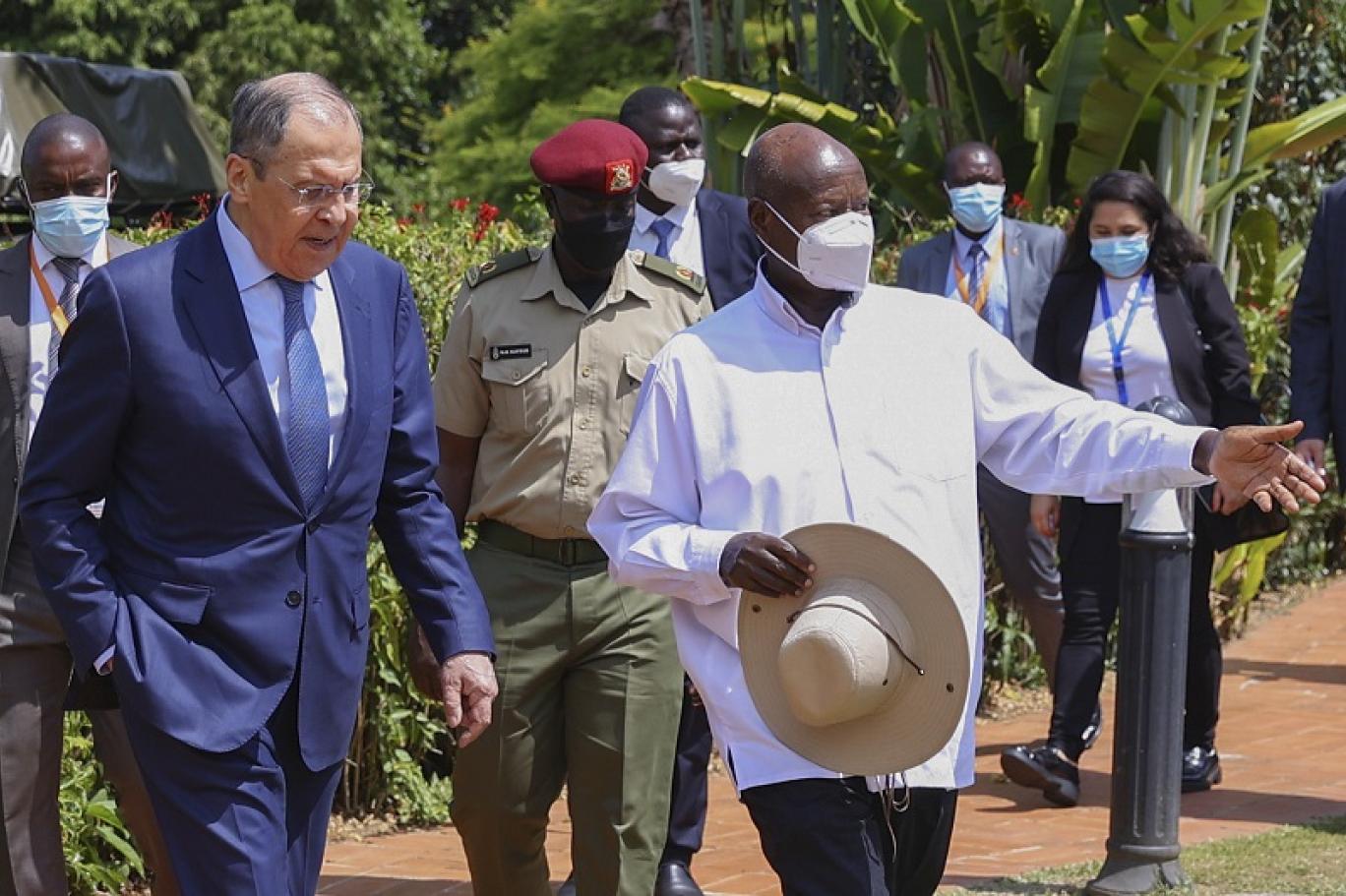 وزير خارجية روسيا يصل إلى أوغندا في إطار جولته الإفريقية