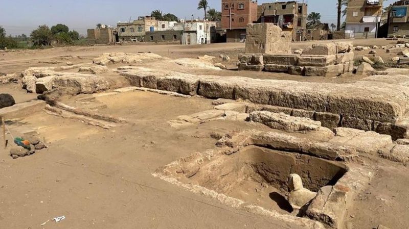 منطقة أعمال التنقيب حيث تم اكتشاف تمثال أبي الهول في الجانب الشرقي من معبد دندرة بمحافظة قنا، مصر (وكالات)