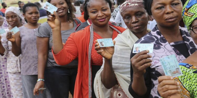 سيدات يدلين بأصواتهن في الانتخابات النيجيرية- وكالات