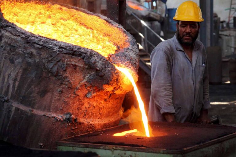 أسعار حديد التسليح تقفز إلى مستويات قياسية