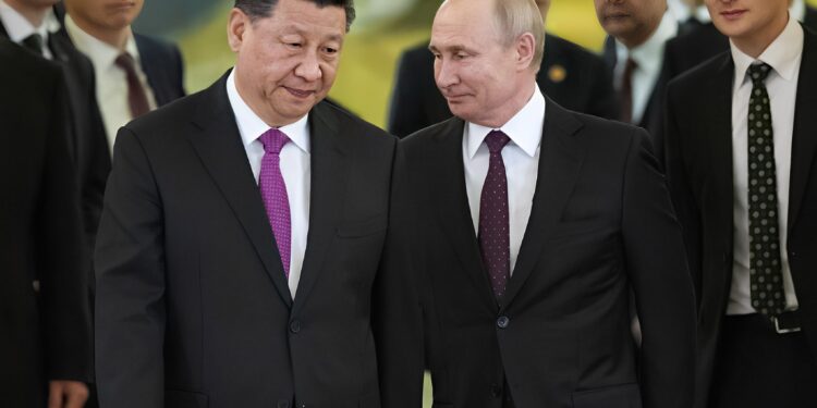 الرئيس الروسي فلاديمير بوتين ونظيره الصيني شي جين بينج (وكالات)