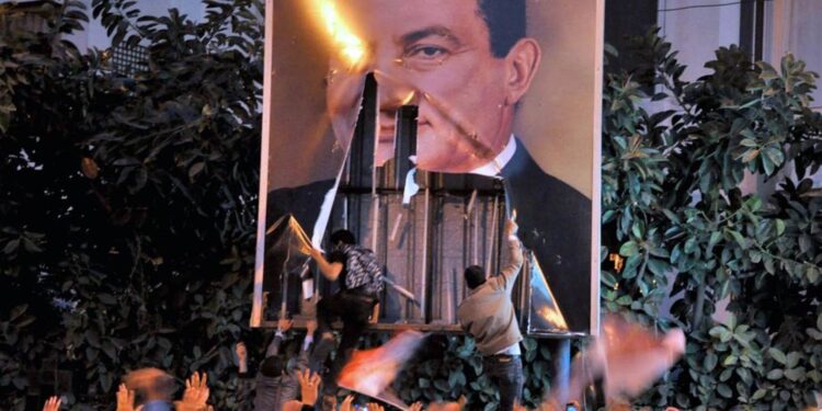حسني مبارك كان في عام 2005 أضعف كثيرا بسبب ضغوط الرئيس الأمريكي جورج بوش ولم يقدم أية ضمانات جادة لانتخابات رئاسية تنافسية