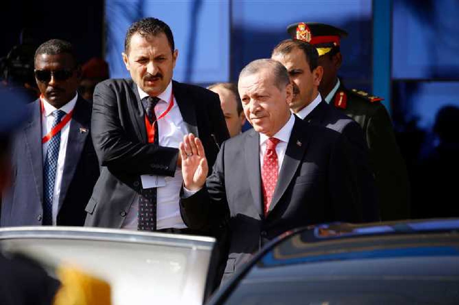 رجب طيب أردوغان في أول زيارة لرئيس تركي منذ عام 1956 إلى السودان في 24 ديسمبر/ كانون الأول 2017 (وكالات)