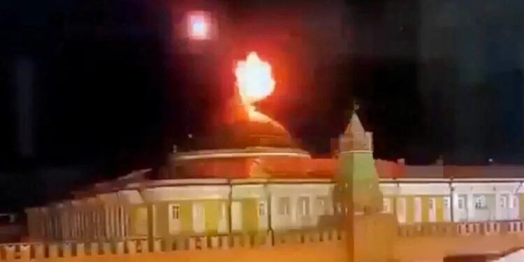 هجوم مزعوم بواسطة طائرة بدون طيار على الكرملين في موسكو، مايو 2023 (وكالات)