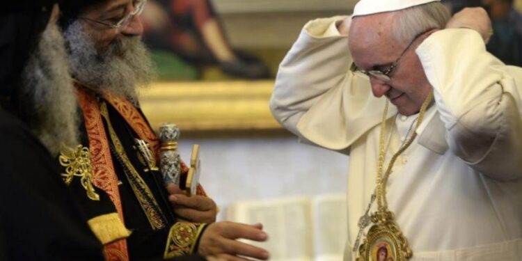 تشدد يتمدد| زيارة البابا تواضروس لـ"الفاتيكان".. رسائل "البطريرك" تحبط مخطط إفساد "يوم الصداقة" (وكالات)
