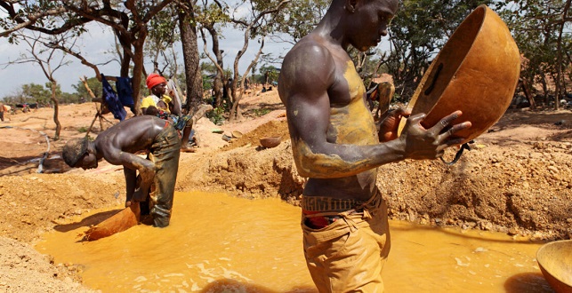مالي هي ثالث أكبر مصدر للذهب بإفريقيا، وثُلث إنتاجها يأتي من التعدين الحرفي وعام 2016 (وكالات)