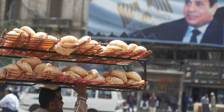 الأزمة الاقتصادية في مصر_ صورة من رويترز