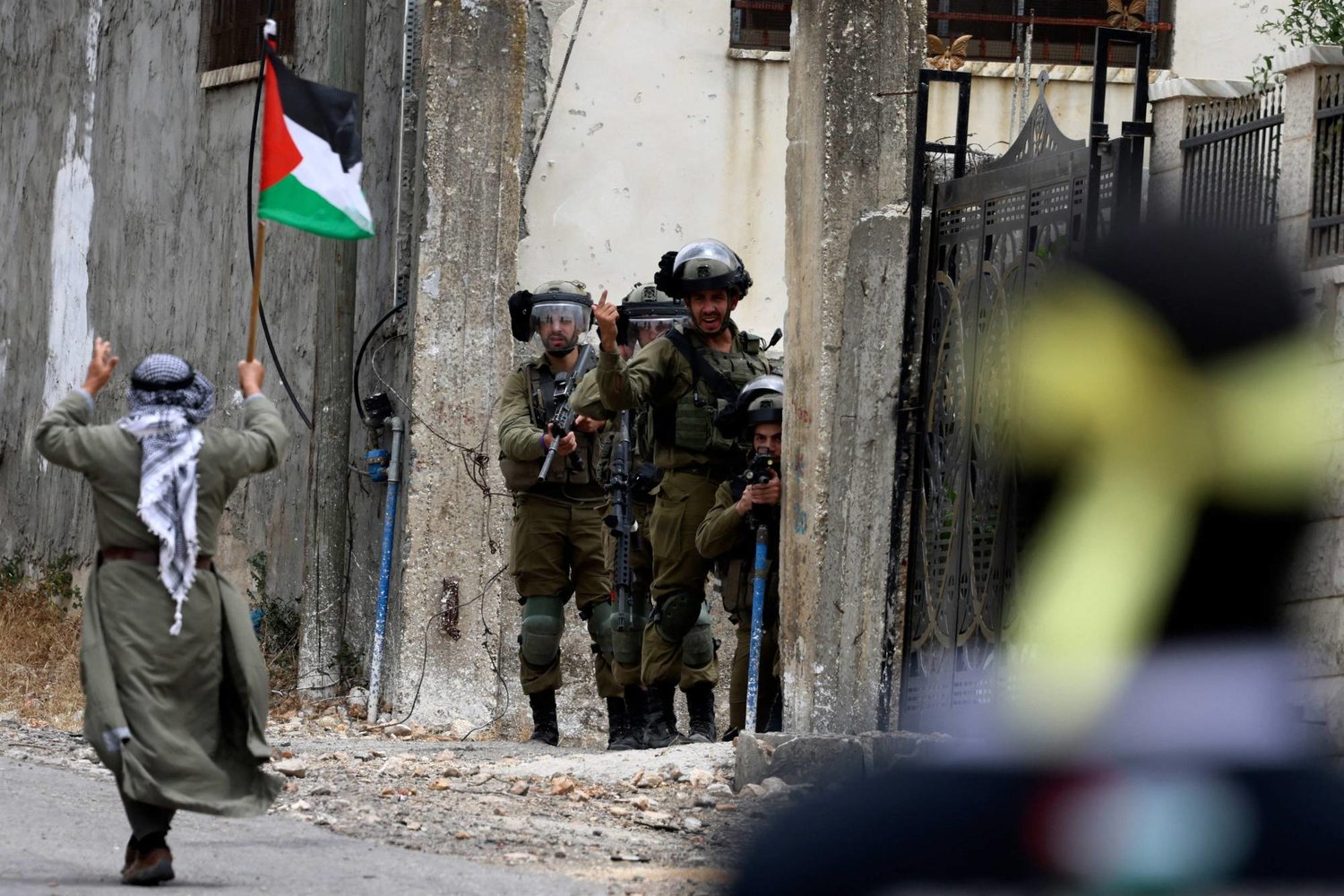 إصابة 5 جنود إسرائيليين و22 فلسطينياً باشتباكات في مخيم جنين