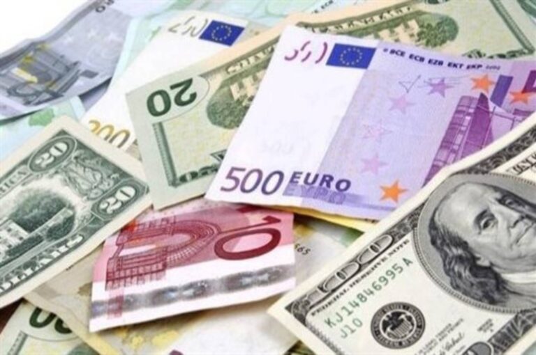 معركة العودة للذهب وسلات العملات.. الدولار يتلقى طعنات جديدة في حرب “كسر الهيمنة”