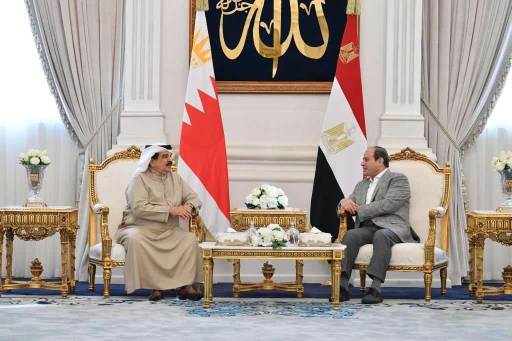 السيسي يستقبل ملك البحرين