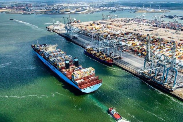 ميناء روتردام أكبر ميناء في أوروبا 