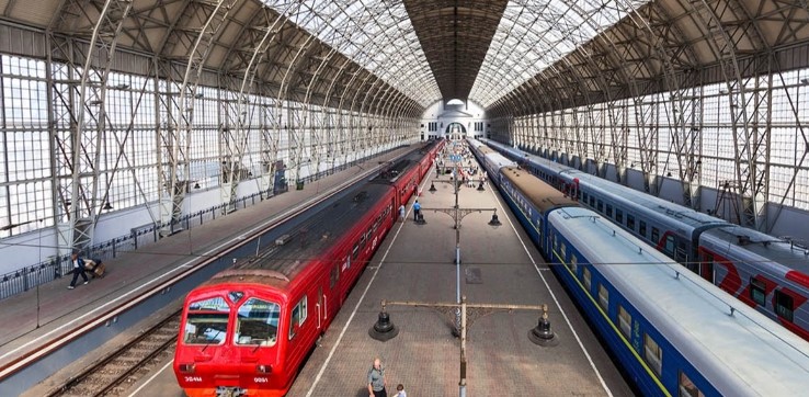إخلاء محطة قطار هامة في «موسكو»، بعد أنباء عن عبوة ناسفة.