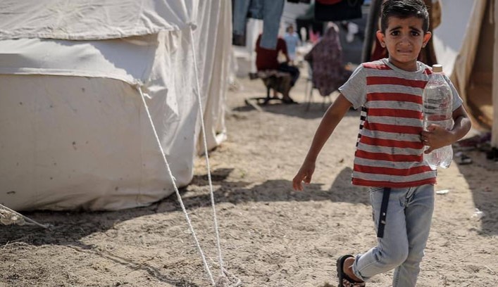 اليونسيف تحذر.. مليون طفل يواجهون أزمة حادة نتيجة نقص المياه والغذاء