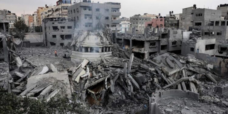 أحد مشاهد الدمار في غزة