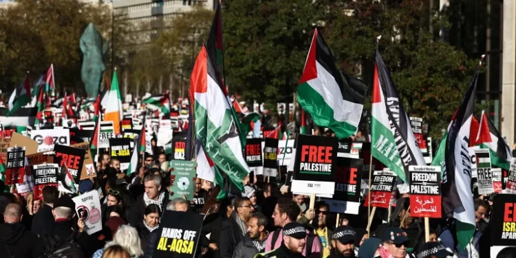 مظاهرة حاشدة للتضامن مع الشعب الفلسطيني وسط لندن "وكالات"