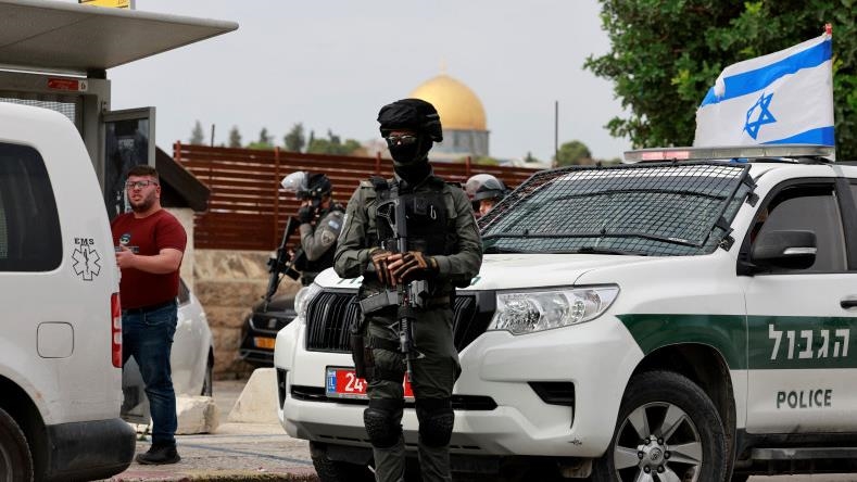 إصابة شرطيين إسرائيليين "طعنا" في القدس الشرقية