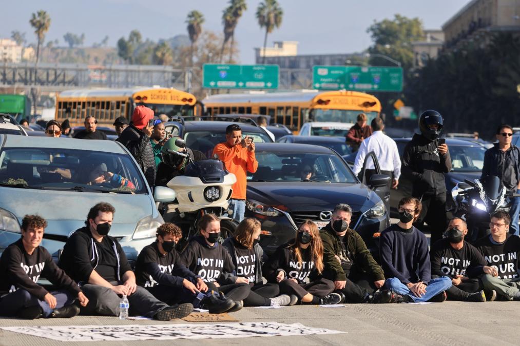 متظاهرون في لوس أنجلوس يطالبون بوقف حرب غزة