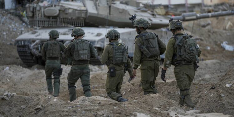 جنود إسرائيليون يشاركون بالتوغل البري في غزة