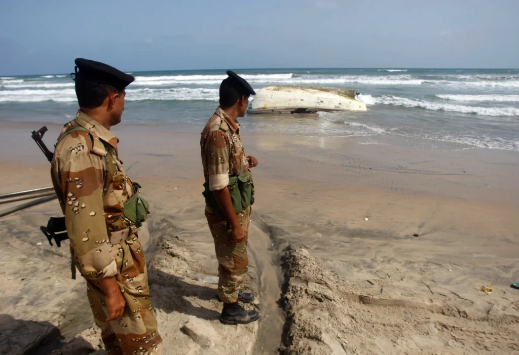 انفجار محتمل قبالة سواحل اليمن يثير القلق في مضيق باب المندب