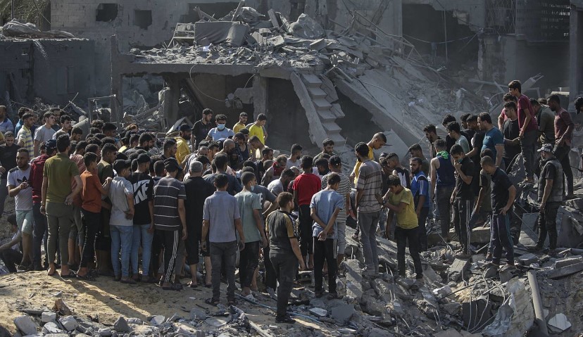 جيش الاحتلال يكثف هجماته على غزة ويقتحم جنين ومناطق في الضفة