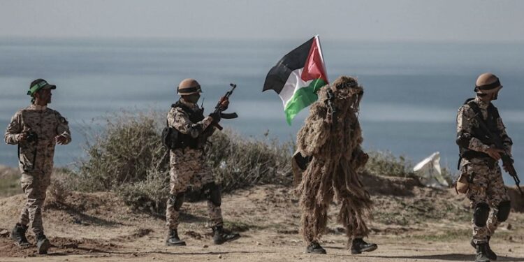 عناصر من المقاومة الفلسطينية تتصدى لتوغلات الاحتلال في غزة