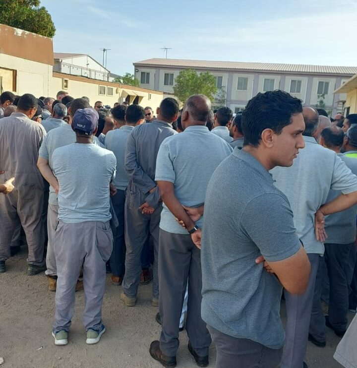 عمال "كيرسيرفيس" بمعسكر قوات حفظ السلام بيدأون اعتصاما عن العمل 