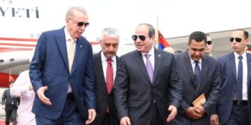 الرئيس عبد الفتاح السيسي يستقبل نظيره التركي رجب طيب أردوغان في مستهل زيارته إلى مصر