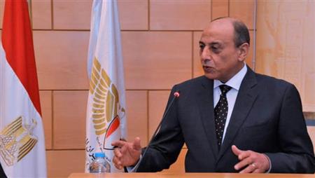 وزير الطيران المدني محمد عباس حلمي