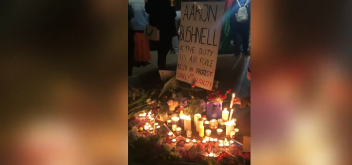 وقفة احتجاجية أمام السفارة الإسرائيلية في واشنطن تكريما للجندي الأمريكي الذي أحرق نفسه