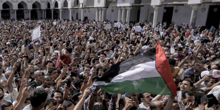 مظاهرة حاشدة لدعم غزة في القاهرة أكتوبر الماضي
