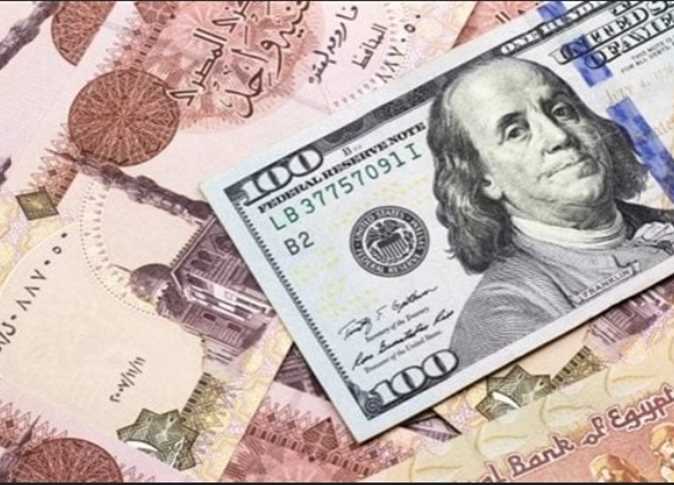 الدولار ينخفض أمام الجنيه المصري