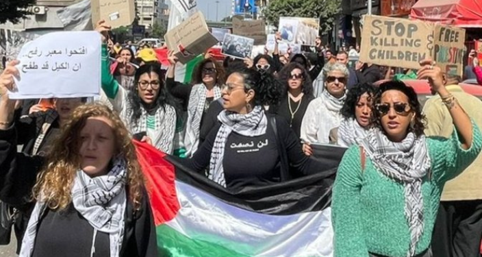 ناشطات يتظاهرن من أجل غزة في قلب القاهرة