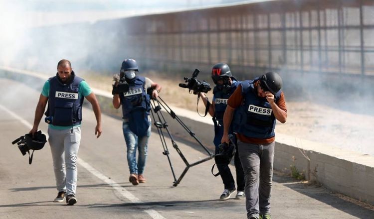 الاحتلال يواصل استهداف الصحفيين