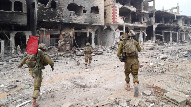 جيش الاحتلال يواصل قصف المربعات السكنية 