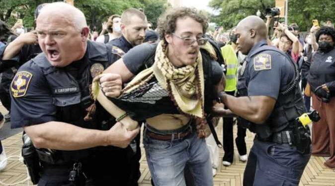 الشرطة الأمريكية تعتقل أحد المشاركين فى الاحتجاجات بجامعة تكساس