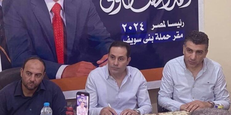 أبو الديار وأحمد الطنطاوي خلال اجتماع سابق مع أعضاء حملته